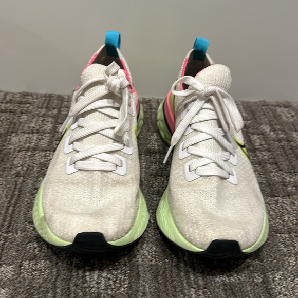 Nike Shoes Womens 8.5 Athletic Trainers React Infinity Run Flyknit Shoes - Picture 2 of 4